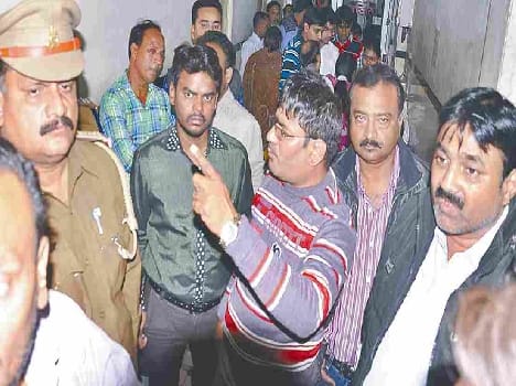 assailant ran away in front of thana